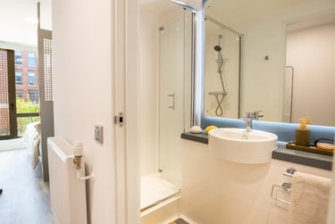 5 Bed En Suite - Image 4